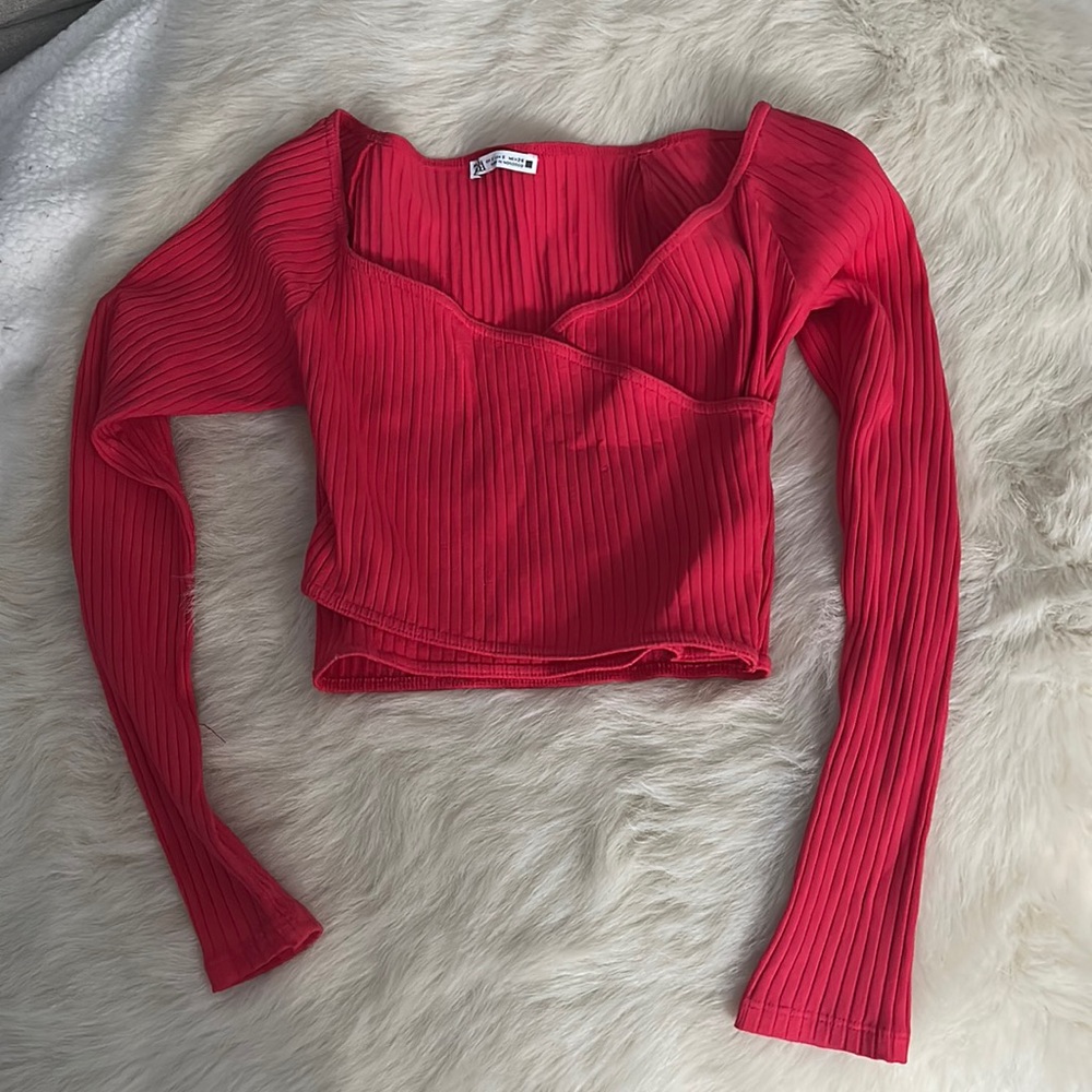 Used in great condition, worn once, red Zara top, size S